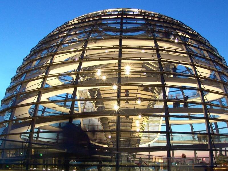 Die Glaskuppel des Reichtstagsgebäudes in Berlin
