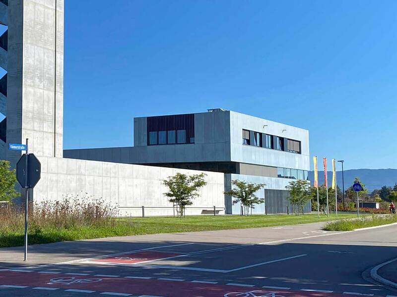 Blick auf das neue Zentrale Feuerwehrgerätehaus