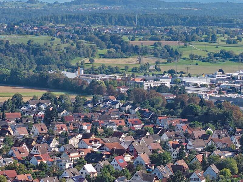 Blick von oben auf die Siedlung und Richtung Karsau.