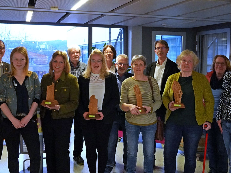 Die Presiträgerinnen und Preisträger des ersten Klimaschutzpreises - Gruppenfoto.