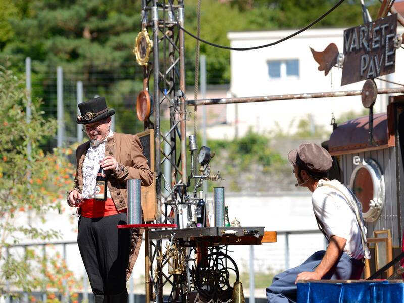 Zwei Schauspiler in einer Variete Nummer