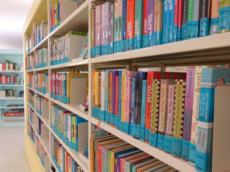 Stadtbibliothek Bücherregale
