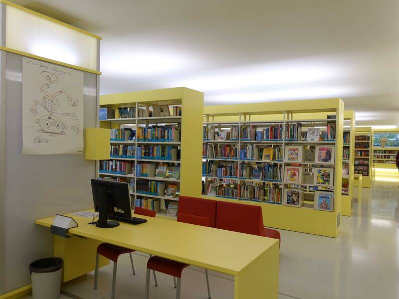 Stadtbibliothek: PC-Arbeitsplatz mit Internet-Anschluss