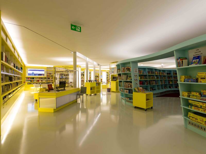 Blick in die Räume der Stadtbibliothek