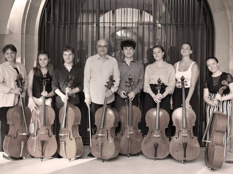 Das Art Cello Ensemble unter der Leitung von Professor Denis Severin.