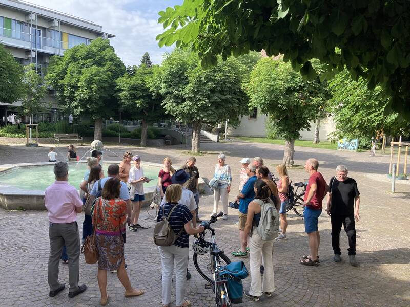 Stadtklimaspaziergang: Start des Rundgangs auf dem Rathausplatz
