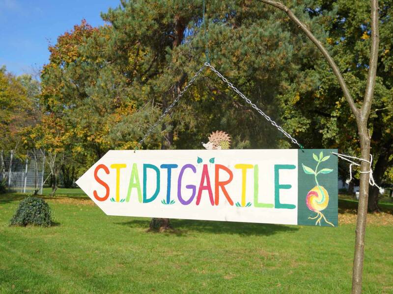 Hinweisschild mit Schriftzug Stadtgärtle
