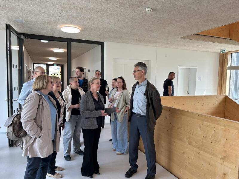 Einweihung Neubau Scheffelschule: Führung durch das Gebäude.